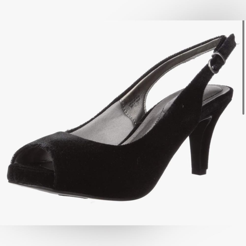 ‼️Short black heels‼️ 3-inch heel. Very comfortable for the heel length.